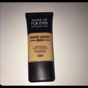 Make Up For Ever Foundation (Y375 Golden Sand)